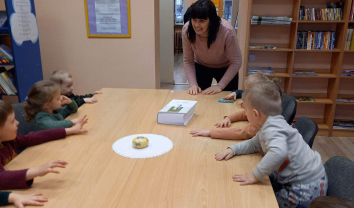 Sitkūnų bibliotekoje svečiavosi darželinukai 