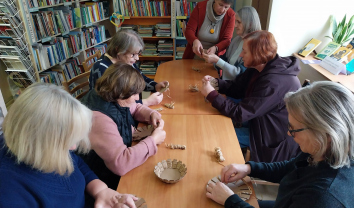 Spalvingo spalio atgarsiai Neveronių bibliotekoje