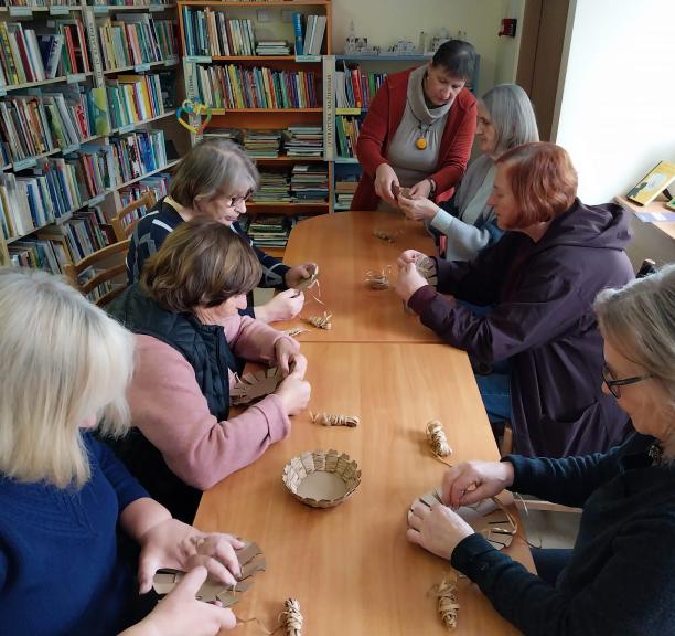 Spalvingo spalio atgarsiai Neveronių bibliotekoje