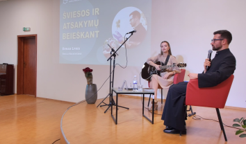 Šviesos ir atsakymų beieškant