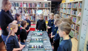 Rokų bibliotekoje – magiškas vandens tapybos pasaulis